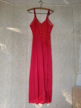 Vintage union made Lace-Trim Chemise Slip in Bright pink